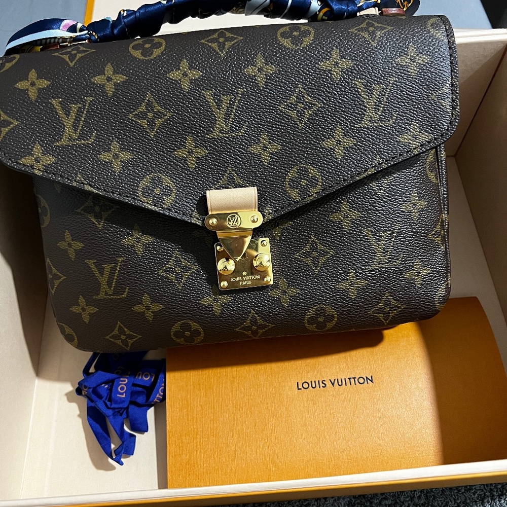 LV pochette metis